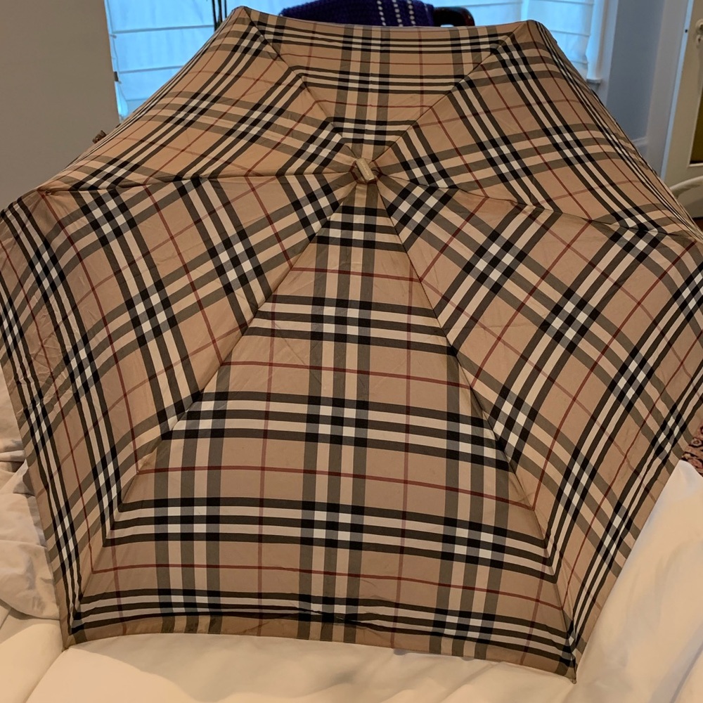 Burberry compact retractable umbrella + cover